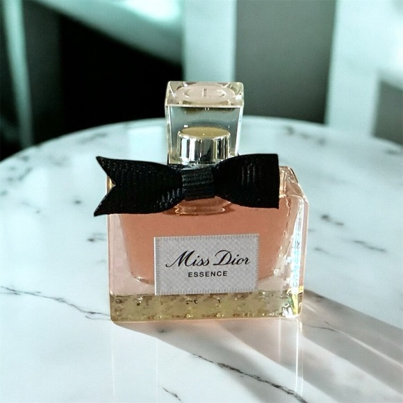 NIB-Miss Dior Essence E.D.P. 5ML/.17FL OZ-MINI - Picture 2 of 4